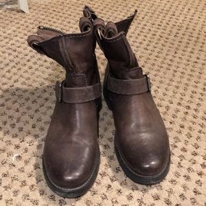 Frye Vicky Artisan Back Zip Boot